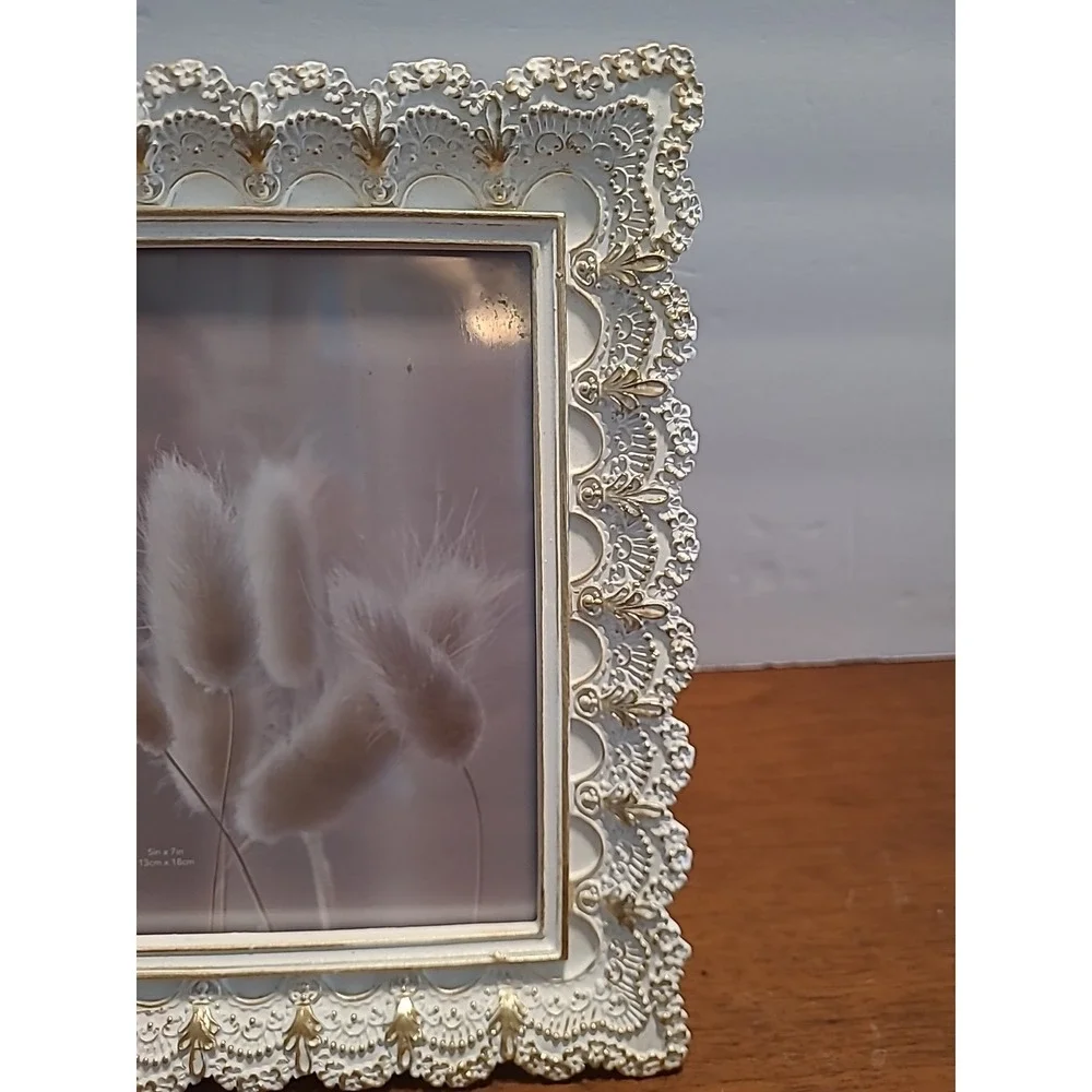 Isaac Jacob's Vintage Looking Picture Frame White And Gold Scalloped Edge 5x7